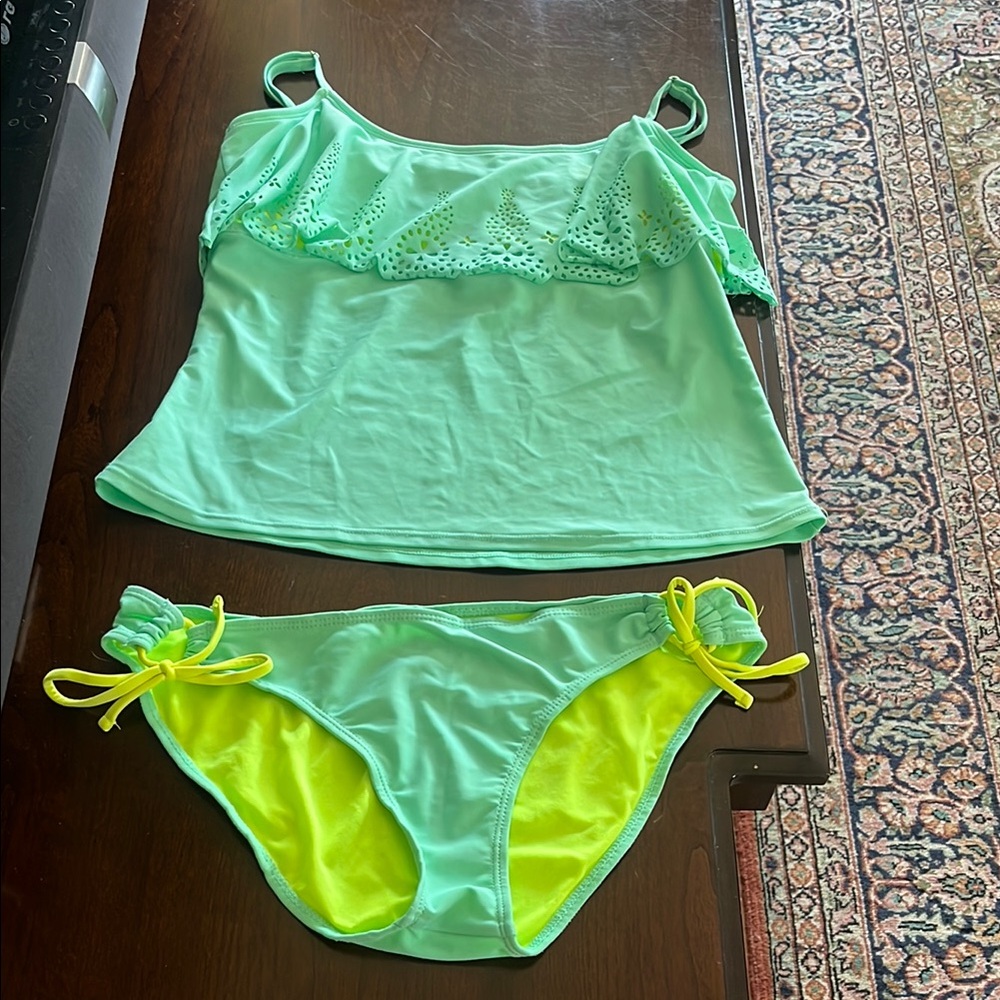 Mint Green Arizona Jean Co. Tankini Set with Yellow Accents. Size M /L.